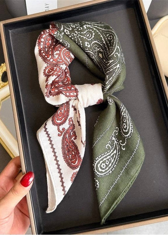 Lena Köpingsvagen scarf Frontansicht in Grün – Scandi Style | Vera Stockholm