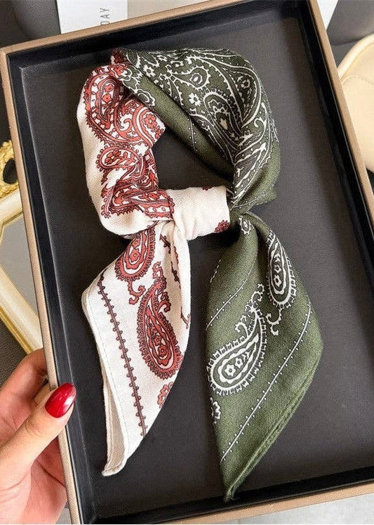 Lena Köpingsvagen scarf Frontansicht in Grün – Scandi Style | Vera Stockholm