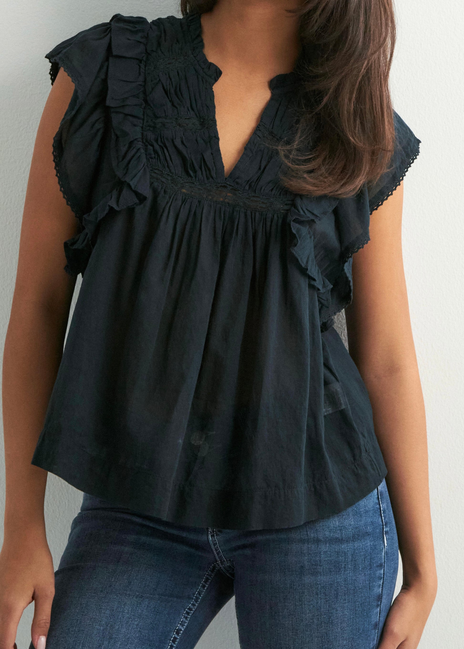 Linnéa Kiruna blouse Seitenansicht in Beige – Vera Stockholm Damenmode