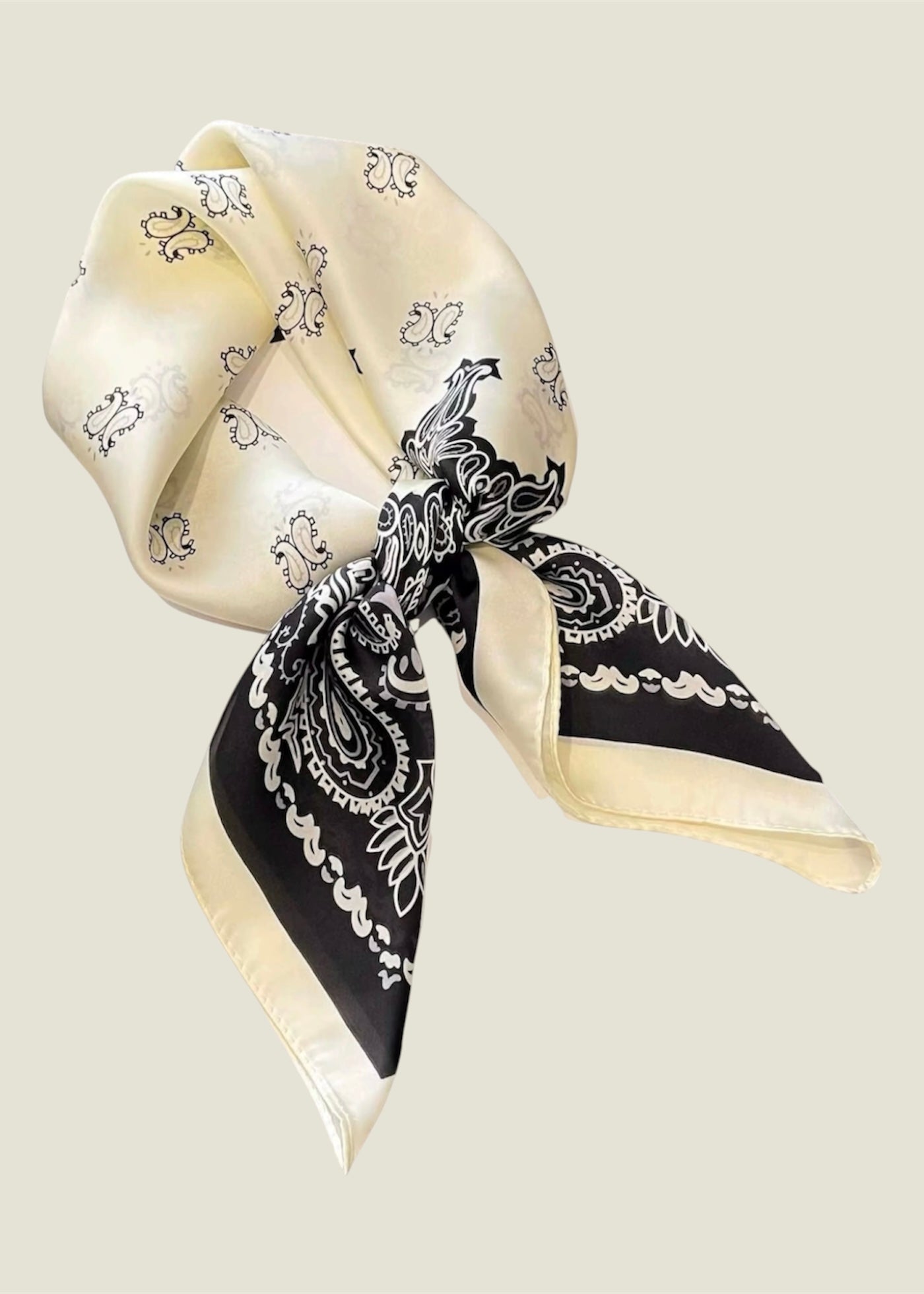 Krista Kårbo scarf Rückenansicht in Silber – Stockholm Fashion | Vera Stockholm