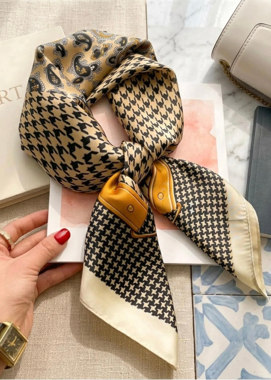 Lena Köpingsvagen scarf Detailaufnahme in Grün – Vera Stockholm