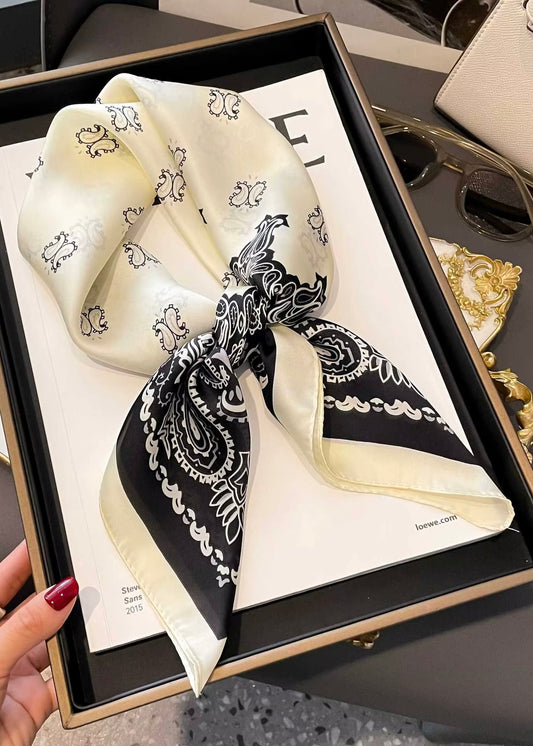 Krista Kårbo scarf Detailaufnahme in Weiß – Vera Stockholm