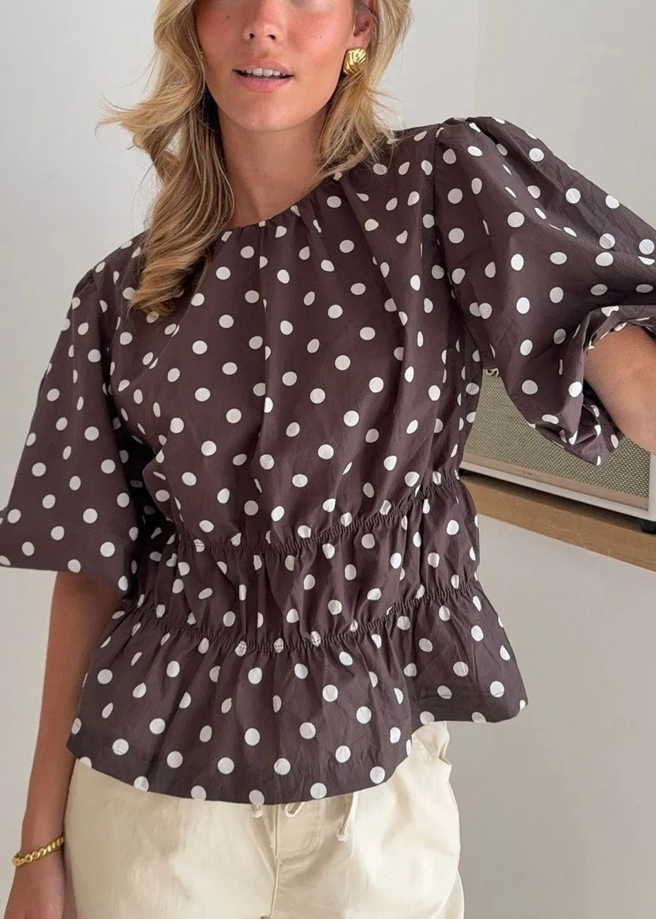 Maja Sundsvall blouse Detailaufnahme in Khaki – Vera Stockholm