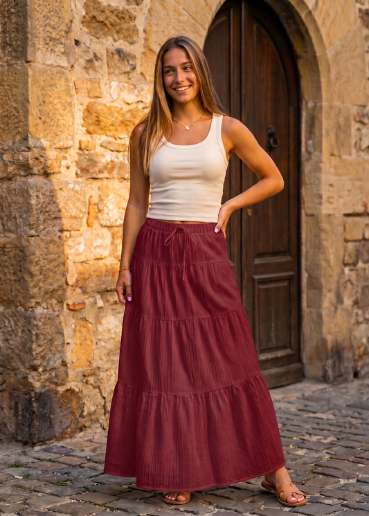 Elin Österlen Maxirock Bordeaux – Vorderansicht am Model in der Altstadt